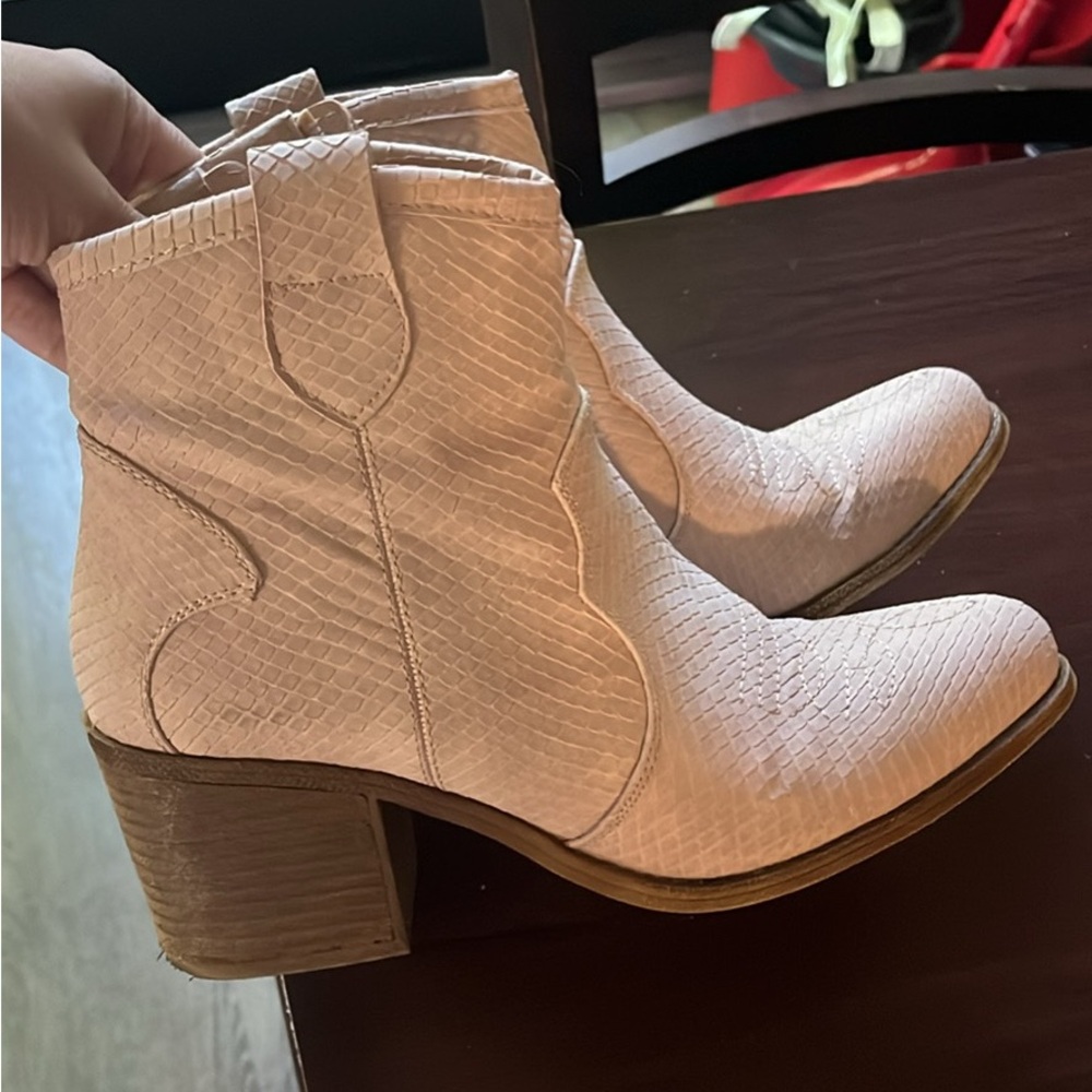 Women's Light Pink Ankle Boots